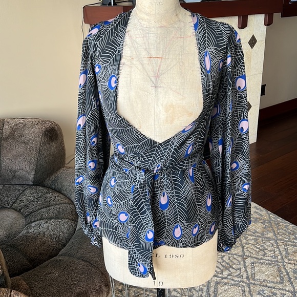 COPY - RARE Luxury Jones one of a kind wrap top (LA iconic) XS-M - Picture 4 of 15